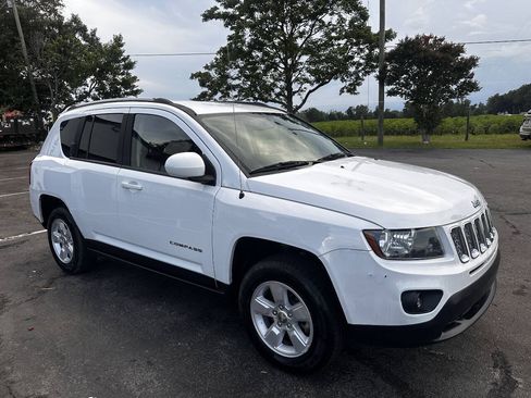 Used 2016 Jeep Compass Latitude FWD image 1