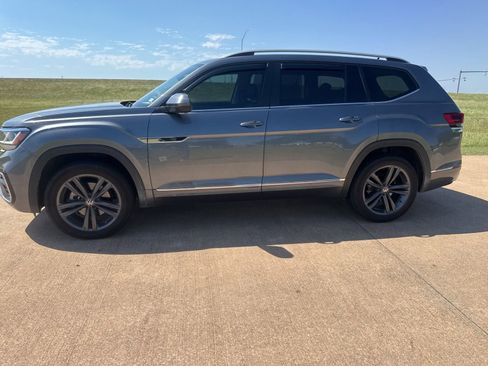 Used 2022 Volkswagen Atlas SEL R-Line AWD/4WD image 4