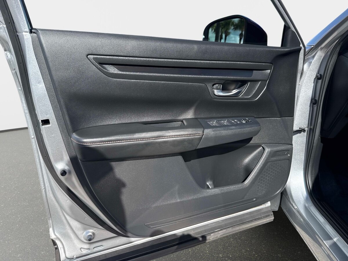 Used 2025 Honda CR-V Sport image 16