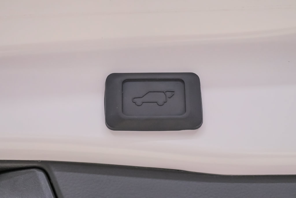Used 2024 Toyota RAV4 XLE w/ Convenience Package FWD image 31