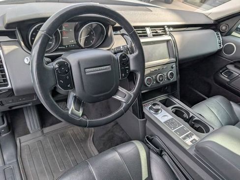 Used 2020 Land Rover Discovery SE image 5