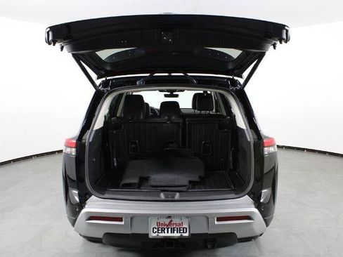 Certified 2025 Nissan Pathfinder Platinum w/ Black Appearance Package FWD image 17