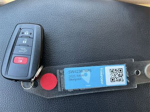 Used 2025 Toyota RAV4 XLE image 28