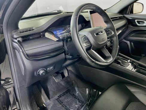 Used 2022 Jeep Compass Latitude w/ Sun and Sound Group AWD/4WD image 9