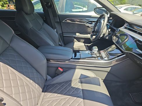 Used 2025 Audi S8 AWD/4WD image 10