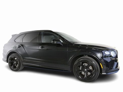 Used 2025 Bentley Bentayga image 13