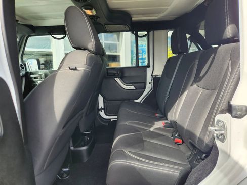 Used 2017 Jeep Wrangler Unlimited Sahara w/ Max Tow Package image 31