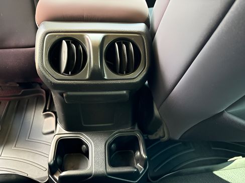 Used 2019 Jeep Wrangler Sport AWD/4WD image 28