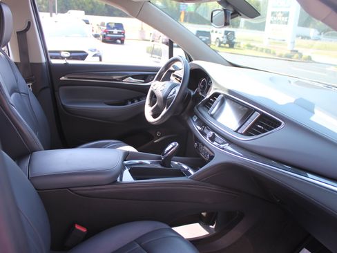 Used 2018 Buick Enclave Essence FWD image 36