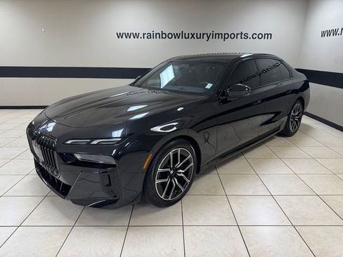 Used 2023 BMW 740i image 3