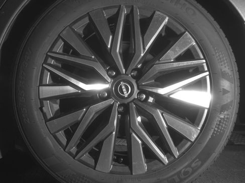 Used 2025 Nissan Altima 2.5 SV FWD image 14