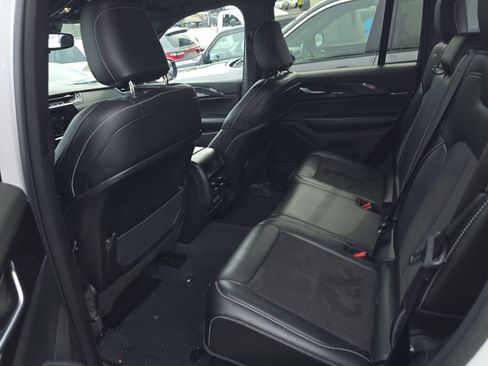 Used 2023 Jeep Grand Cherokee Altitude image 13