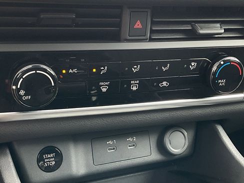 Used 2025 Nissan Rogue S image 31