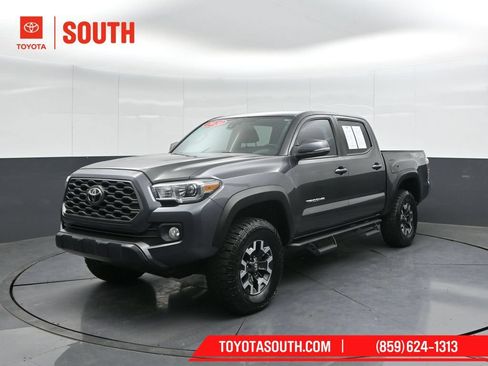 Used 2020 Toyota Tacoma TRD Off-Road AWD/4WD image 7