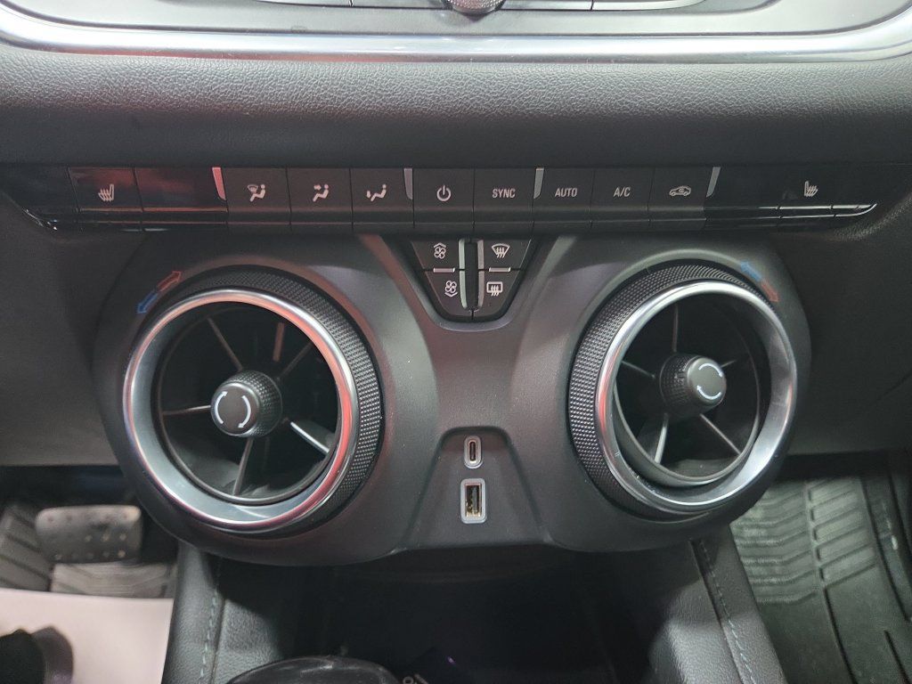 Used 2019 Chevrolet Blazer LT FWD image 38