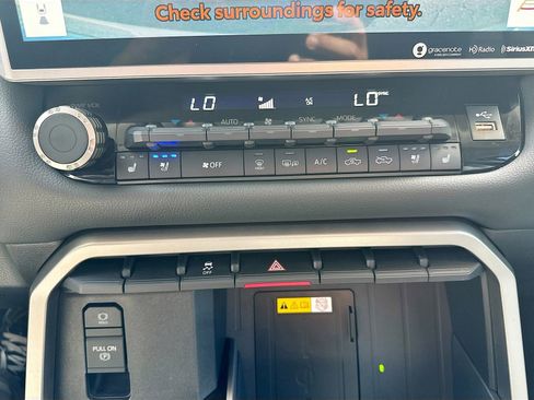 Used 2024 Toyota Tundra Limited w/ Power Package image 33