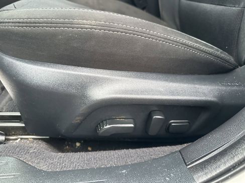 Used 2017 Subaru Legacy 2.5i Premium image 16