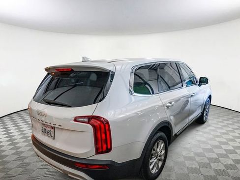 Certified 2022 Kia Telluride LX image 6