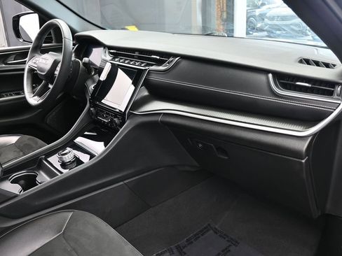 Used 2023 Jeep Grand Cherokee Altitude image 48