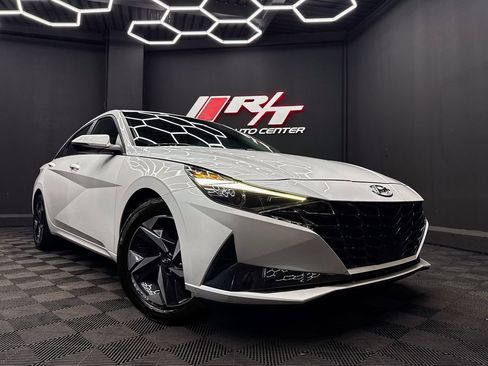 Used 2021 Hyundai Elantra SEL w/ Convenience + Premium Package image 1