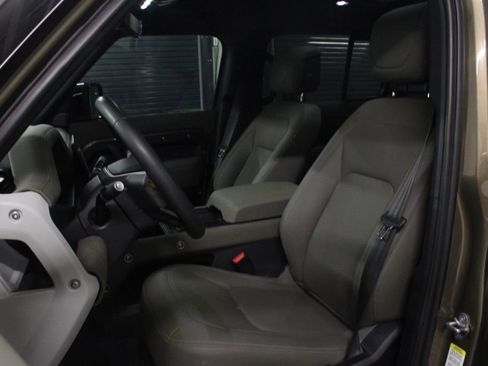 Used 2024 Land Rover Defender 110 SE AWD/4WD image 5