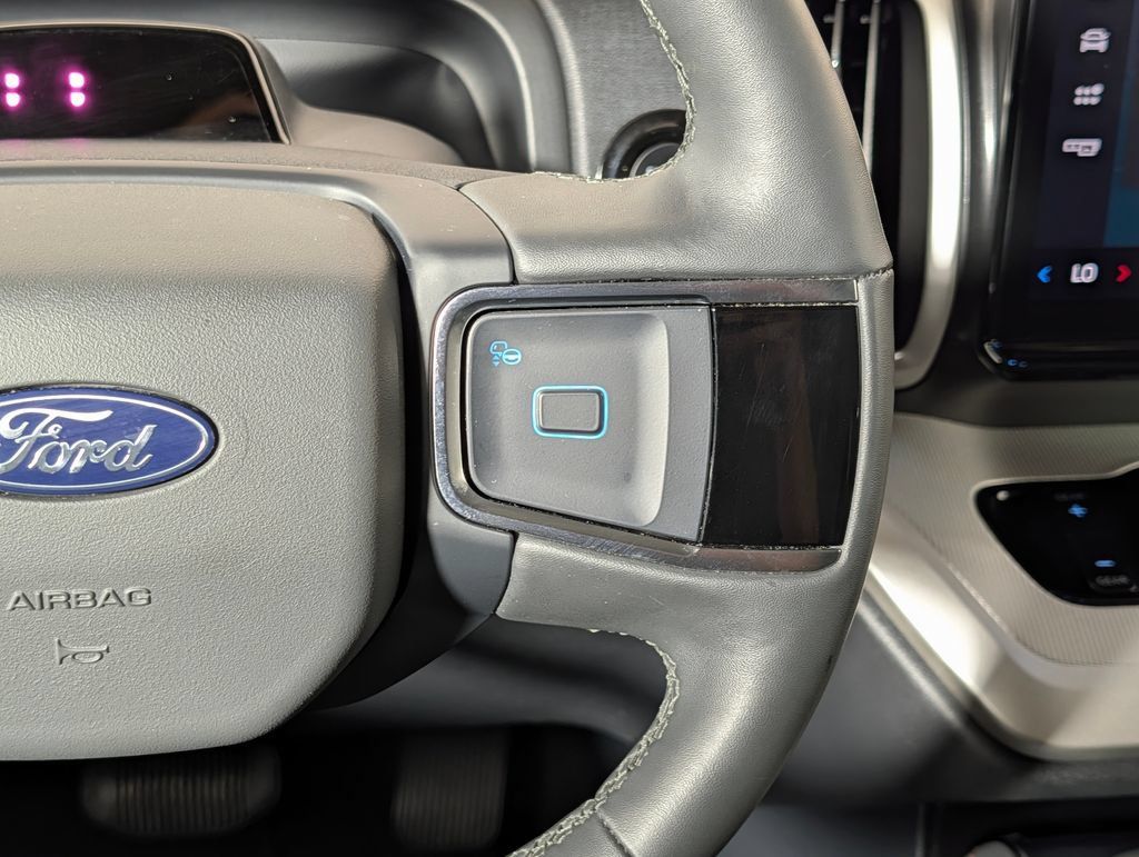 Certified 2025 Ford Expedition Active AWD/4WD image 21