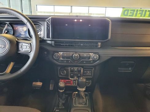 Certified 2026 Jeep Wrangler Unlimited Rubicon AWD/4WD image 19
