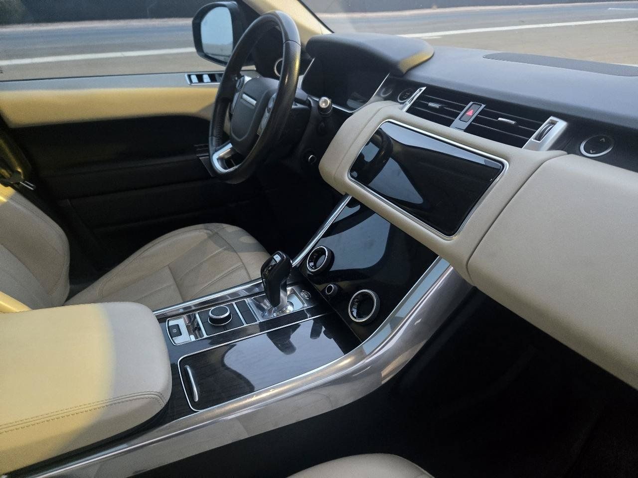Used 2019 Land Rover Range Rover Sport HSE AWD/4WD image 23