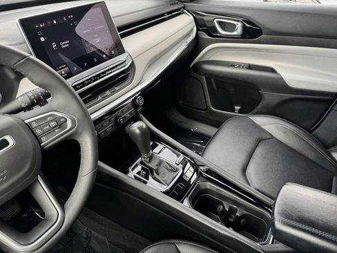 Used 2024 Jeep Compass Limited image 14