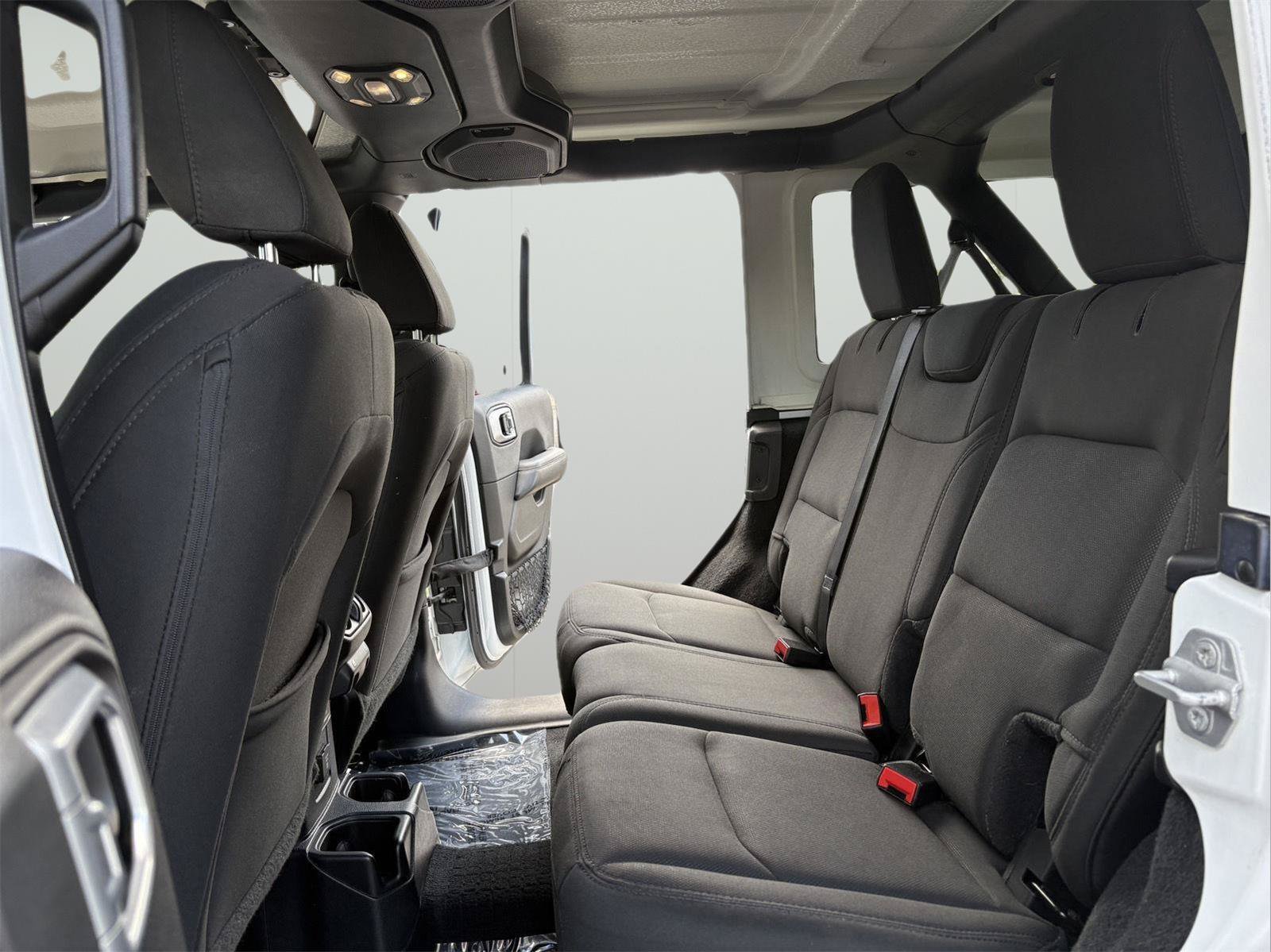Used 2019 Jeep Wrangler Unlimited Sahara w/ Uconnect 4C Nav & Sound Group AWD/4WD image 15