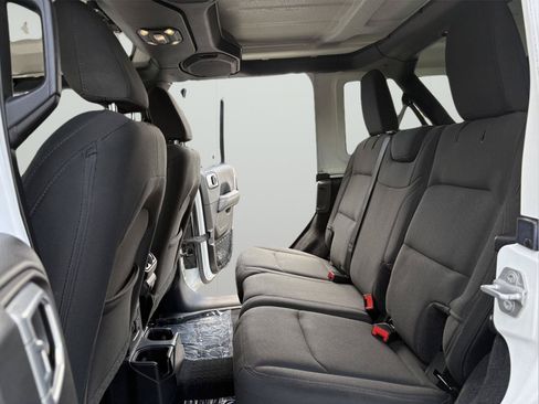 Used 2019 Jeep Wrangler Unlimited Sahara w/ Uconnect 4C Nav & Sound Group AWD/4WD image 15