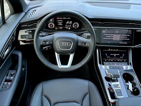 Used 2025 Audi Q7 2.0T Premium w/ Convenience Plus Package image 5