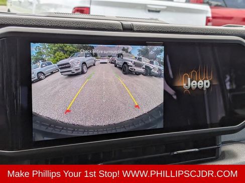Used 2024 Jeep Wrangler Unlimited Sport AWD/4WD image 19