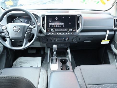 Certified 2025 Nissan Frontier SV image 6