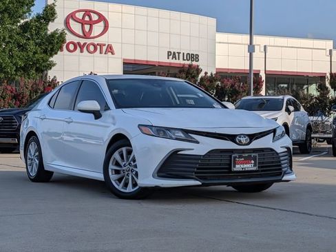 Used 2022 Toyota Camry LE FWD image 2