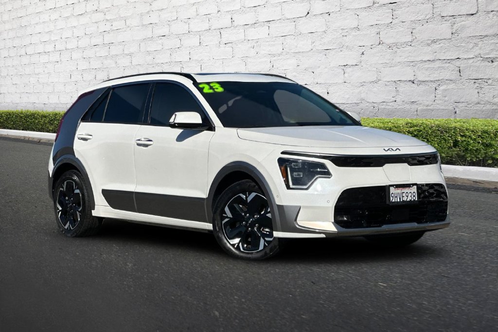 Used 2023 Kia Niro Wave FWD image 2