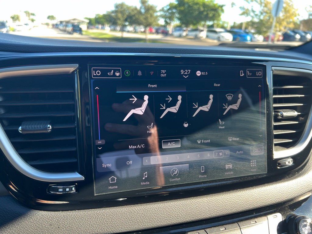 Used 2025 Chrysler Pacifica Select FWD image 47