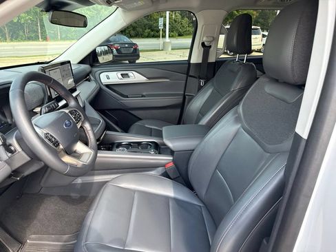 Used 2025 Ford Explorer Active w/ Active Comfort Package AWD/4WD image 13