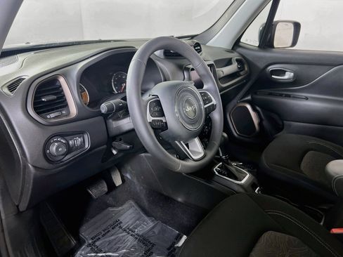Used 2023 Jeep Renegade Latitude w/ Sun/Sound Group AWD/4WD image 9