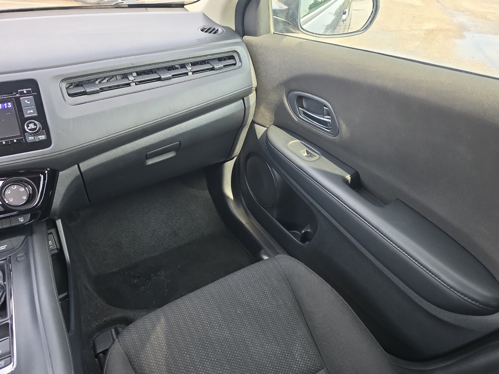 Used 2018 Honda HR-V LX image 11