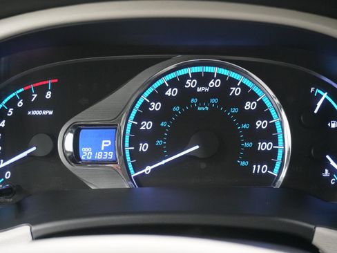 Used 2014 Toyota Sienna XLE FWD image 17