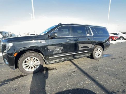 Used 2021 GMC Yukon XL SLT w/ SLT Luxury Package image 4