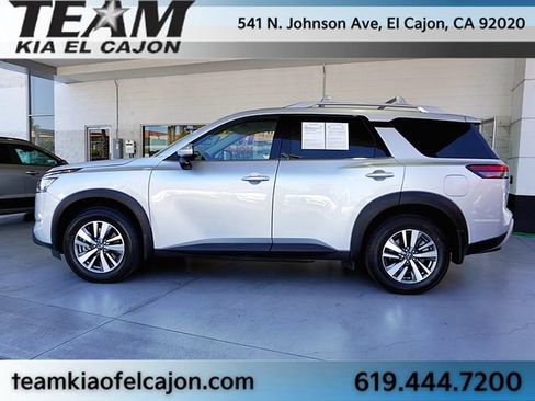 Used 2024 Nissan Pathfinder SL FWD image 6
