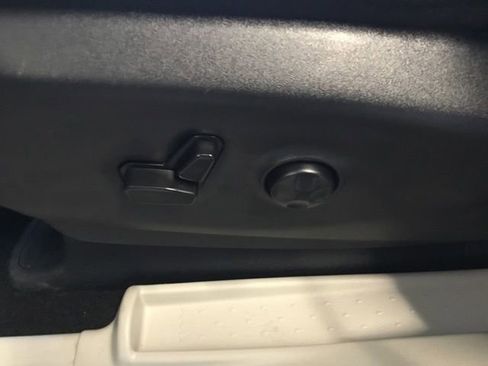 Certified 2024 Chrysler Pacifica Touring-L FWD image 12