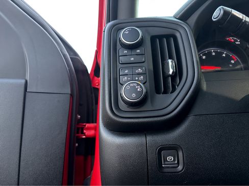 Used 2024 Chevrolet Silverado 2500 Custom w/ Custom Value Package image 10