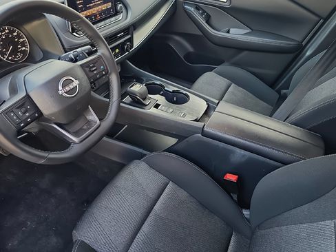 Used 2025 Nissan Rogue SV FWD image 6