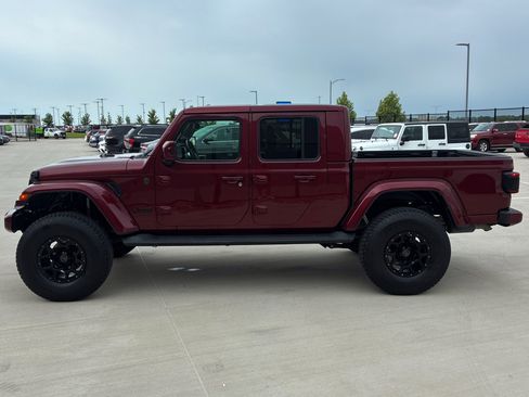 Used 2021 Jeep Gladiator Overland AWD/4WD image 4