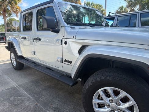 Used 2023 Jeep Gladiator Sport AWD/4WD image 1