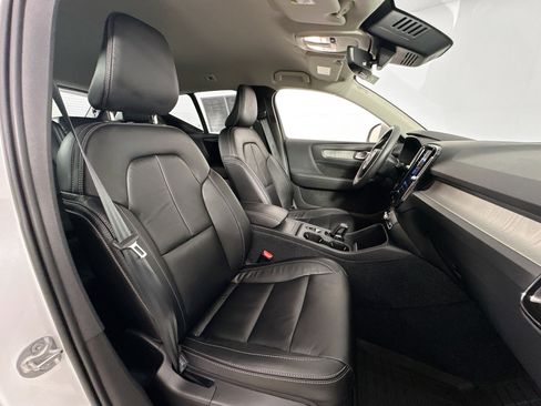 Used 2023 Volvo XC40 B4 Core w/ Convenience Package image 26