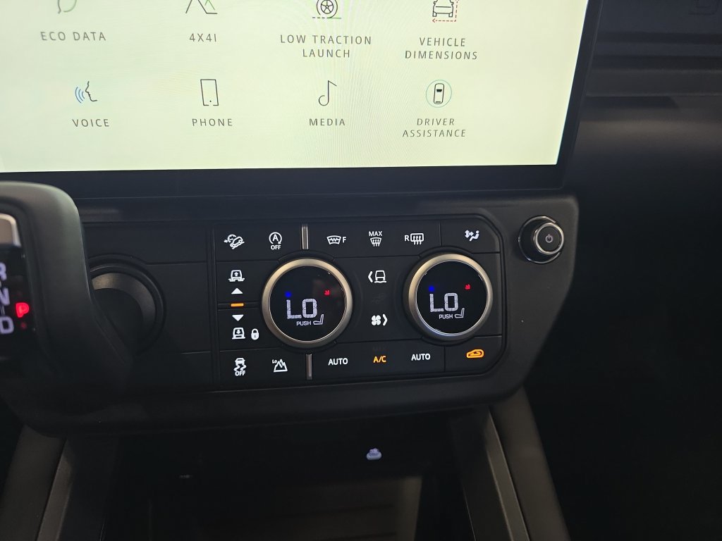New 2026 Land Rover Defender 110 X-Dynamic SE AWD/4WD image 17